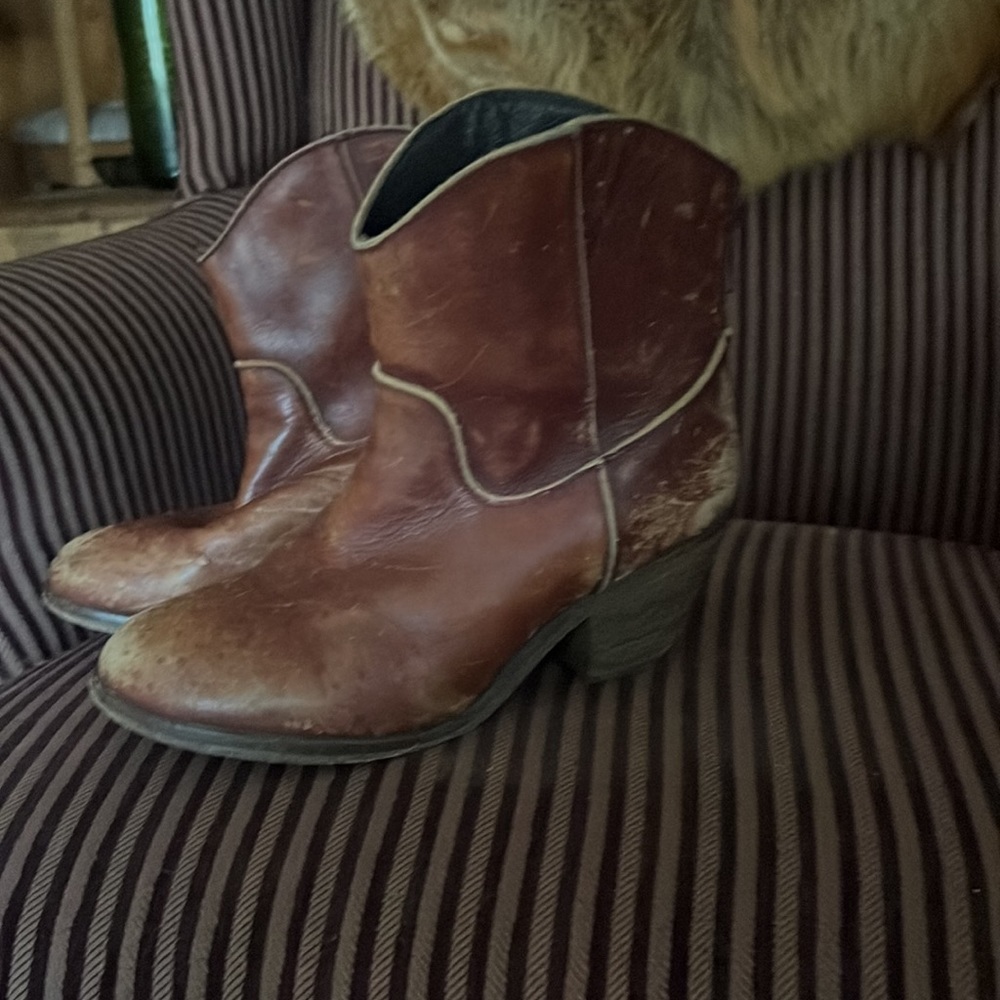 Tan buckle brand boots size 7 1/2